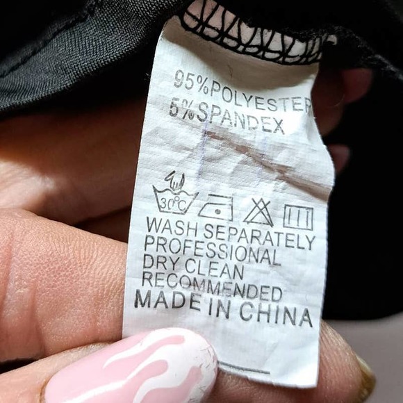 Fancyqube Black Sleeveless Top Floral Lace design - Picture 6 of 7